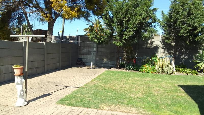 3 Bedroom Property for Sale in Oakglen Western Cape